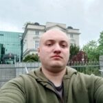 Ilustracja do artykułu: SYSTEM KONTRA OBYWATEL: Sprawa Mateusza Rozalskiego jako modelowy przykład nadużyć prokuratury i sądu w Jeleniej Górze