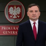 Ilustracja do artykułu: Zbigniew Ziobro – zmurszały filar polskiego wymiaru sprawiedliwości, ikona degrengolady systemu prawnego, patron bezprawia i bezkarności przestępców w togach – capo di tutti capi państwowego syndykatu bezkarności